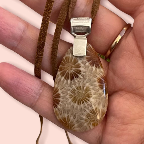 Fossilized coral sterling silver tan suede pendant necklace - Picture 2 of 10